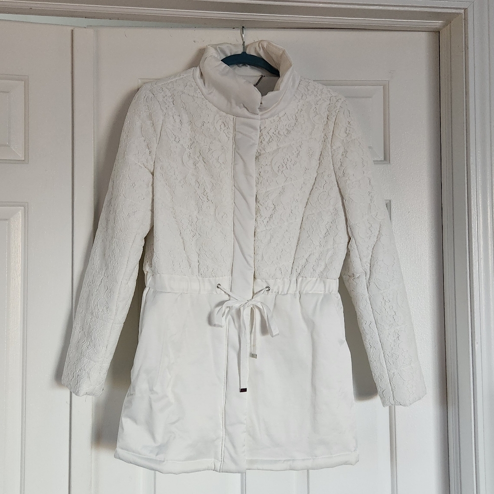 White House Black Market Women's White Puffer coat, Size 6